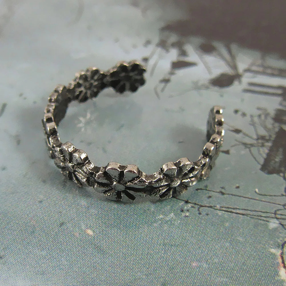 Silver Vintage Adjustable Small Daisy Toe Ring Beach Jewelry Carved Retro Foot Ring Women Jewelry Toe Rings